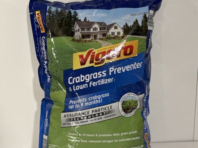 Vigoro Crabgrass Preventer & Lawn Fertilizer – 14.06 lbs., Covers 5,000 sq. ft., Pre-Emergent Weed Control + Lawn Feeding - Image 7
